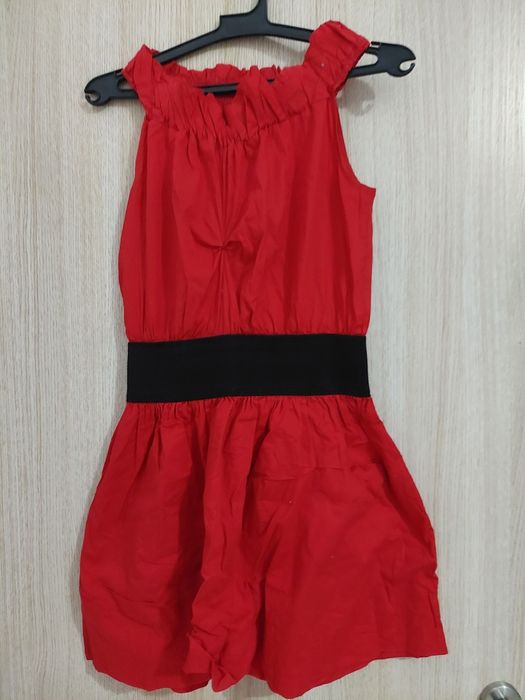 Стилна червена рокля
