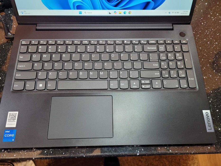 Laptop Lenovo V15 G4 cu procesor Intel® Core™ i5-13420H +cooler+mouse