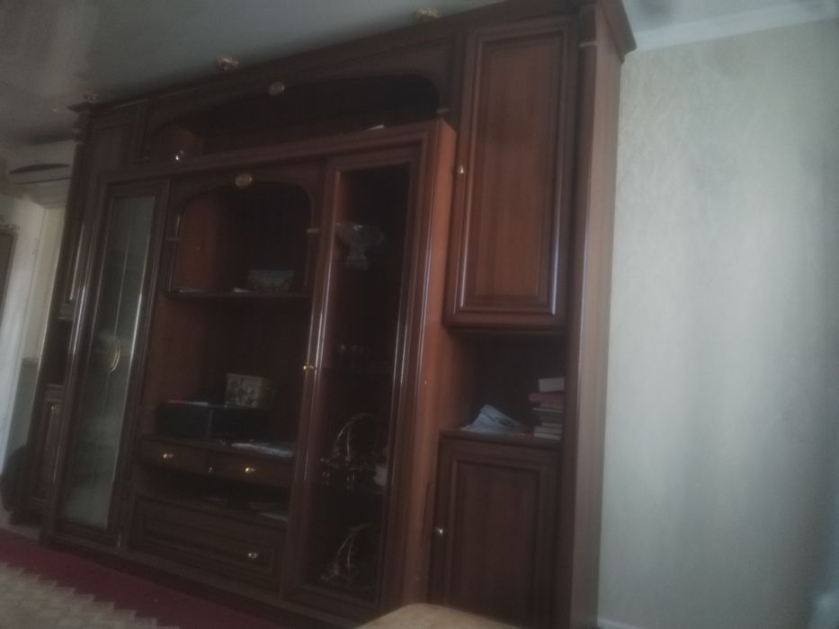 Продается стенка лакированнай,  с подсветкой в современном стиле