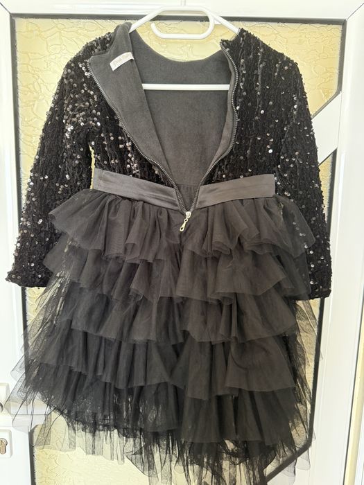 Ватирана детска рокля в черен цвят