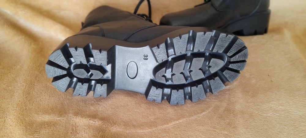 Ghete de piele îmblănite