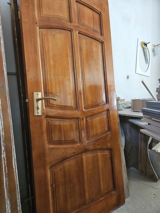 Деревянный двери и окна