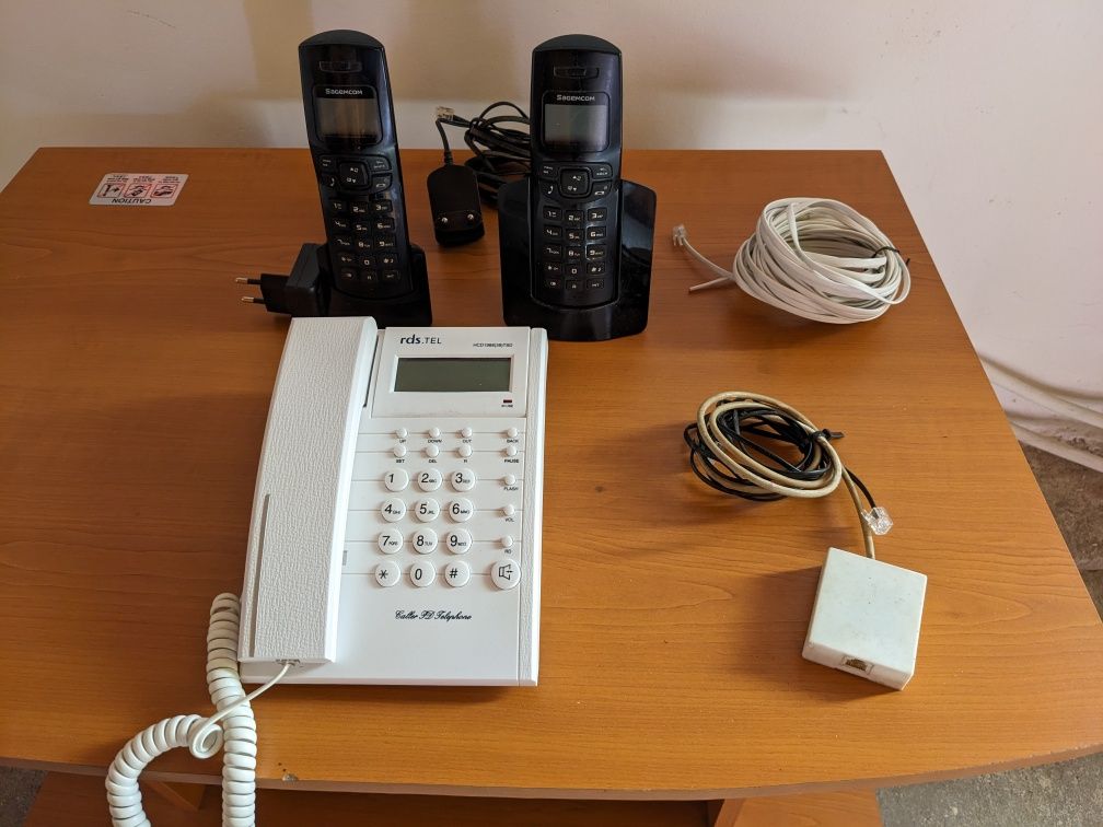 Telefon fix plus doua aparate mobile Sagecom+ patru acumulatori Varta