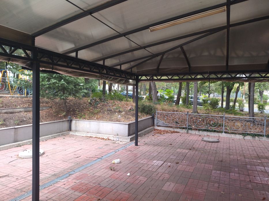 Продава слънцезащитен навес