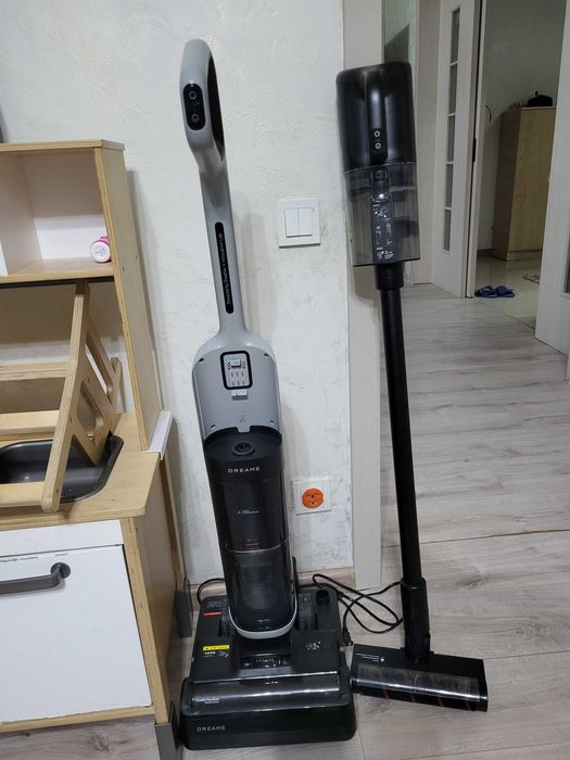 Продам вертикальный пылесос