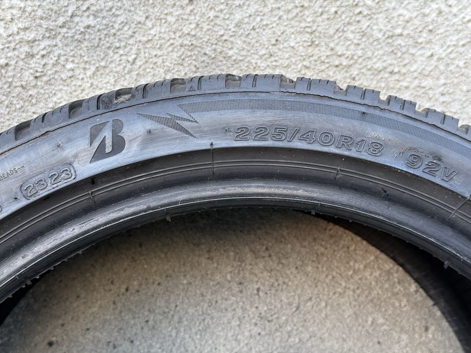 225/40/18 M+S BRIDGESTONE BLIZZAK DOT 2323 Stare foarte bună