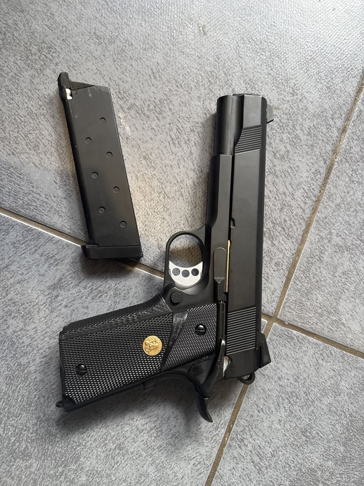 Airsoft постолет