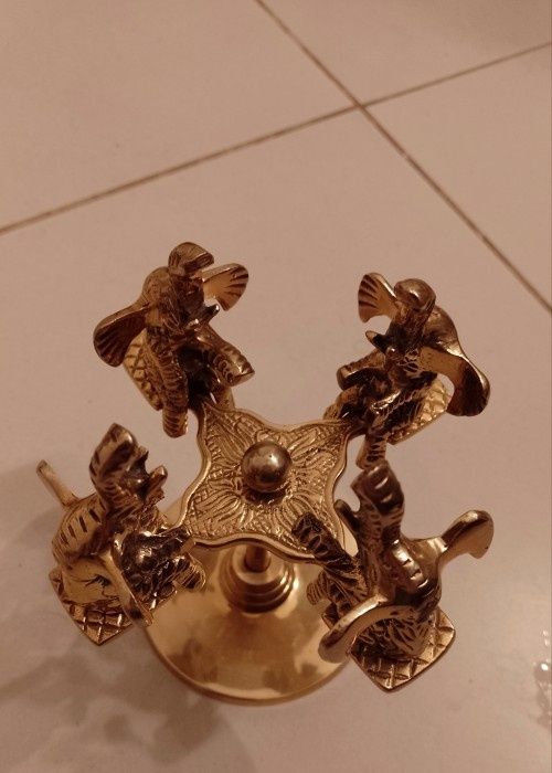 Un superb carusel cu elefanți din bronz masiv ,piesa deosebita cu un f