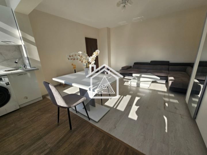 Продава се Двустаен апартамент в Пловдив, Коматево - 48 кв.м за 1750 €/кв.м - Снимка #1