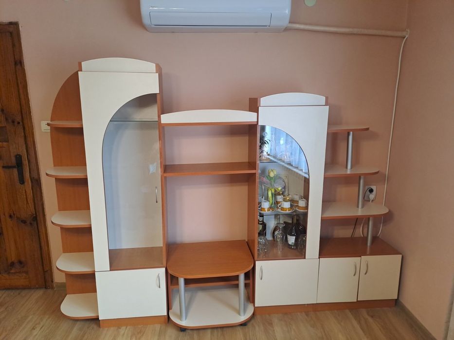 Холна, дневна секция.