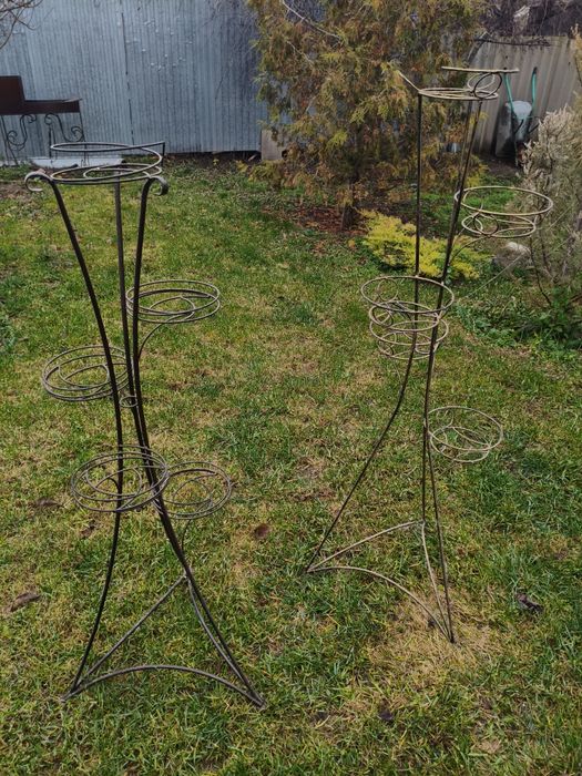 Продам подставки для цветов.