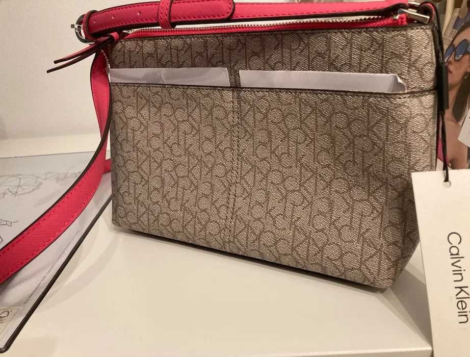 Vand geanta Calvin Klein noua