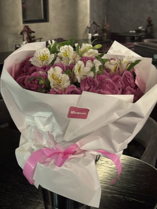 Букет пионовидной розой Paeonia lactiflora букет