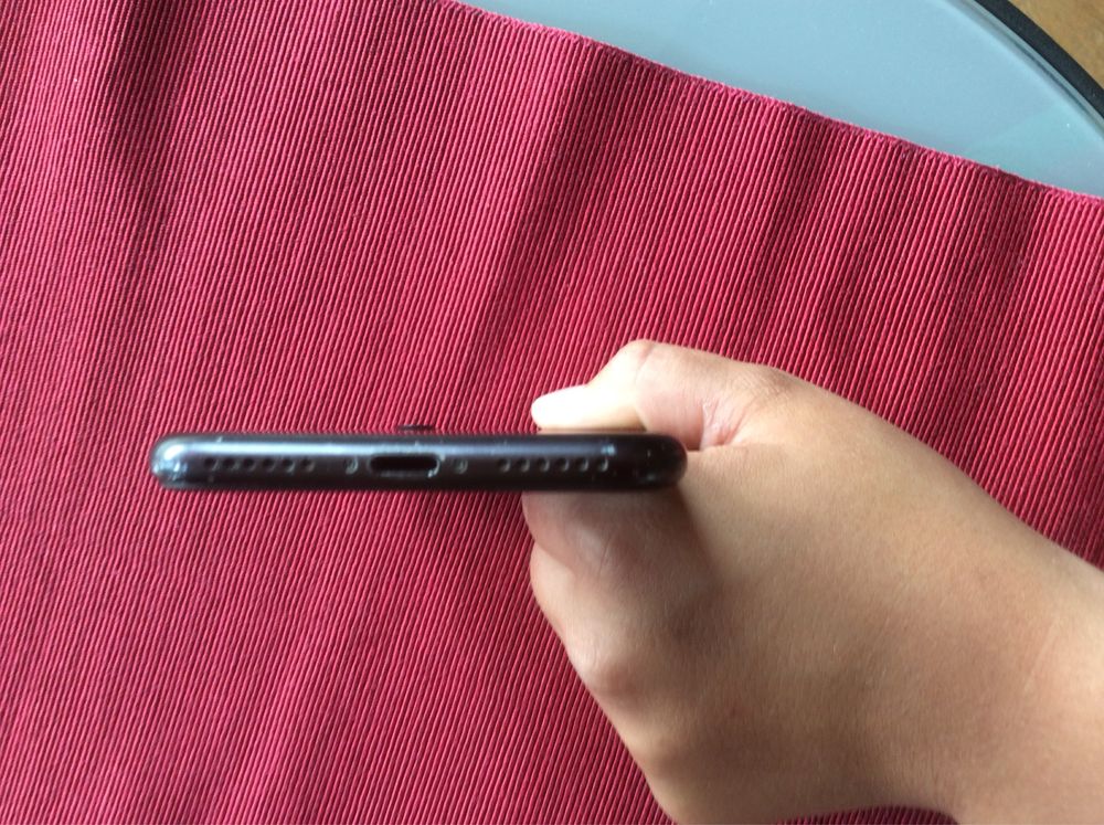 Продавам iphone 7