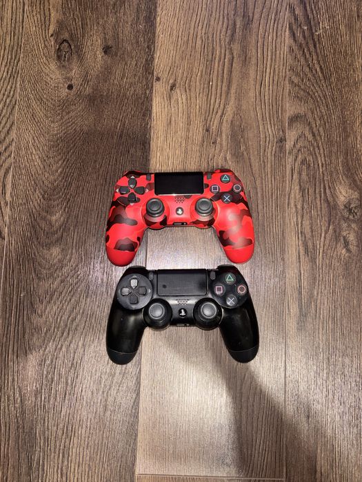 Vand PS4 + 2 manete + 7 jocuri