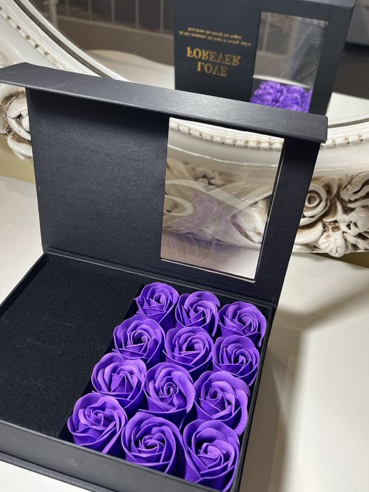 Луксозни подаръчни кутии с розови,червени и лилави вечни рози