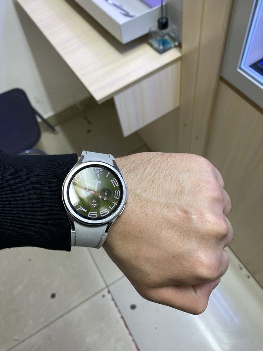 Samsung Galaxy Watch 6 Classic 43 мм / Серый / Идеал / Полный комплект