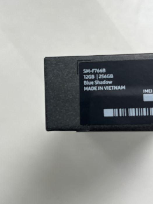 Samsung Galaxy Z Flip7 256GB Produs Nou Sigilat