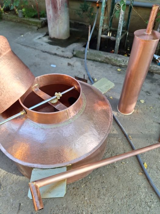 Vând cazan de făcut țuică cu capacitatea de 250litri