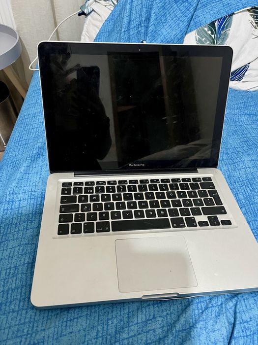 MacBook Pro 13'' (Mid 2011) -fără SSD/încărcător- pt piese/reparații