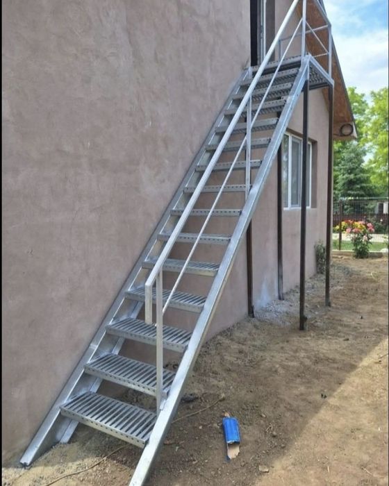 Scări metalice profesionale