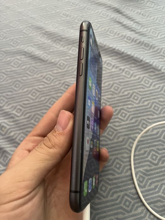 iPhone 11 в отличном состоянии