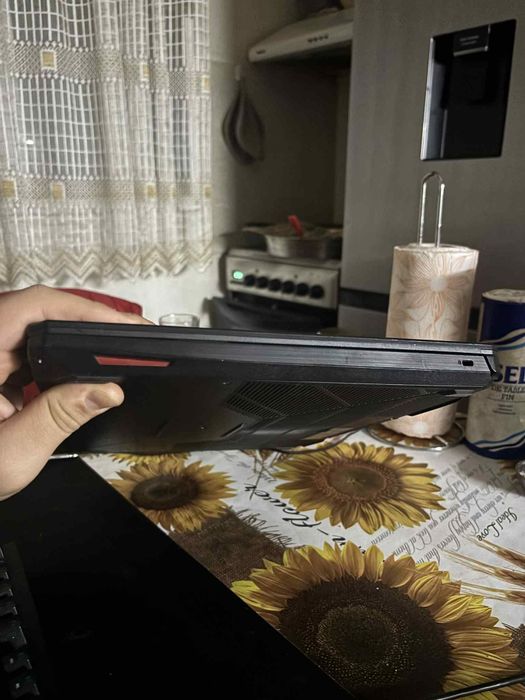 Геймарски лаптоп Asus