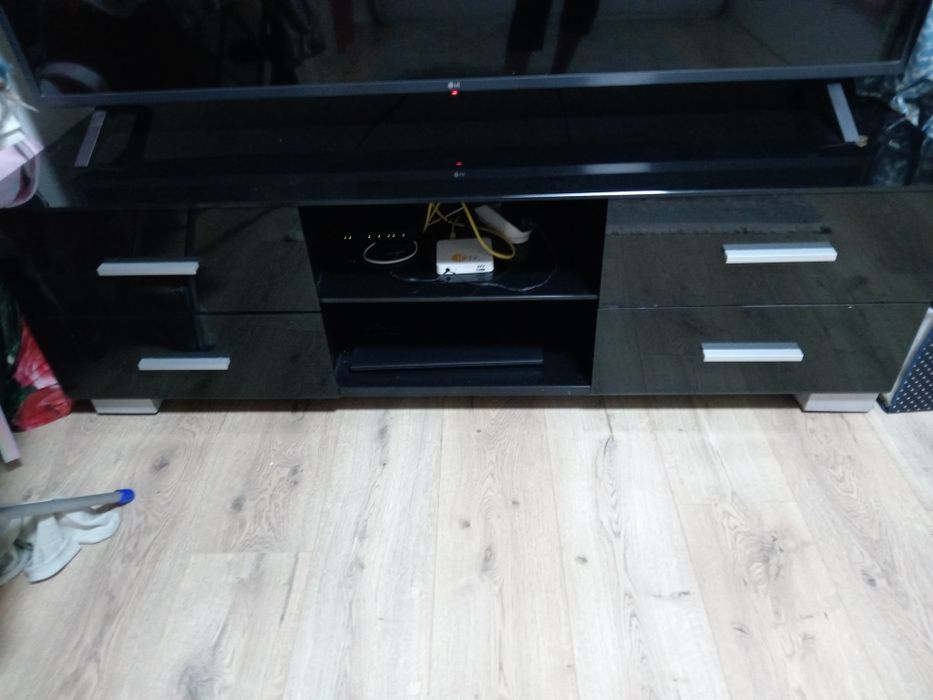 Продам тумбу под телевизор