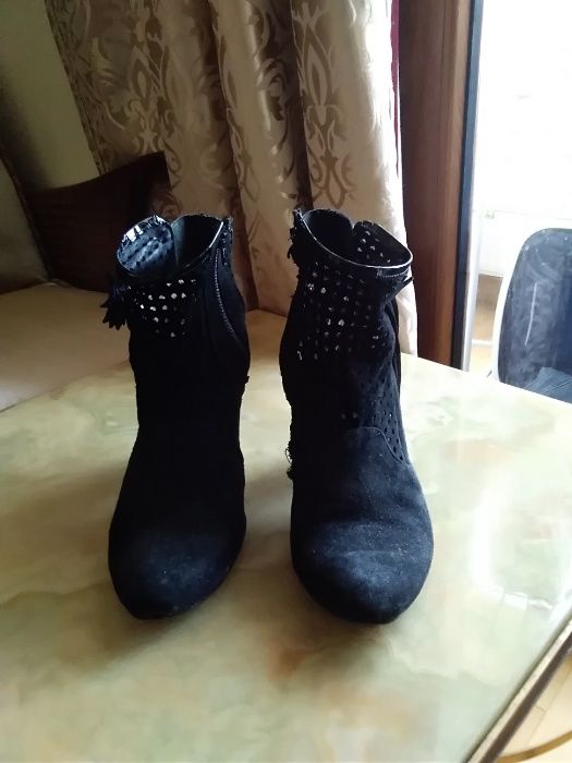 Botine/ ghete negre Zara din piele  naturala mar 38 transport gratuit