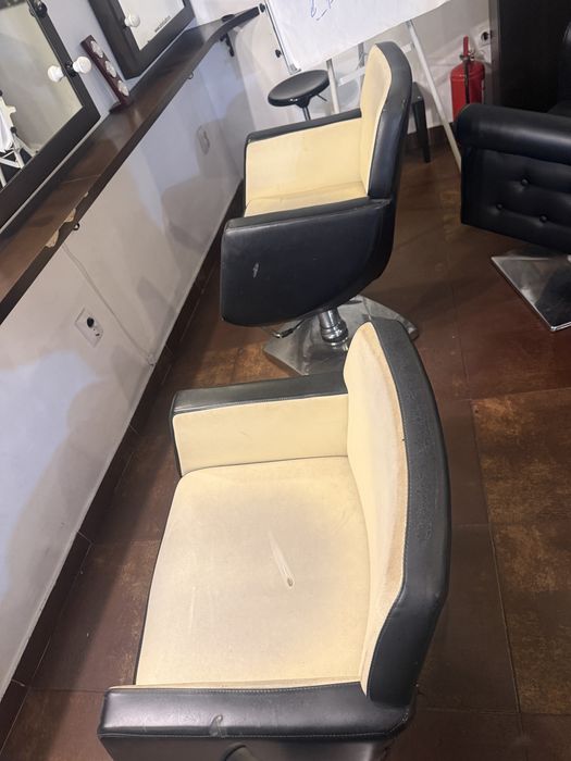 Vand 4 scaune coafor si 2 scafe