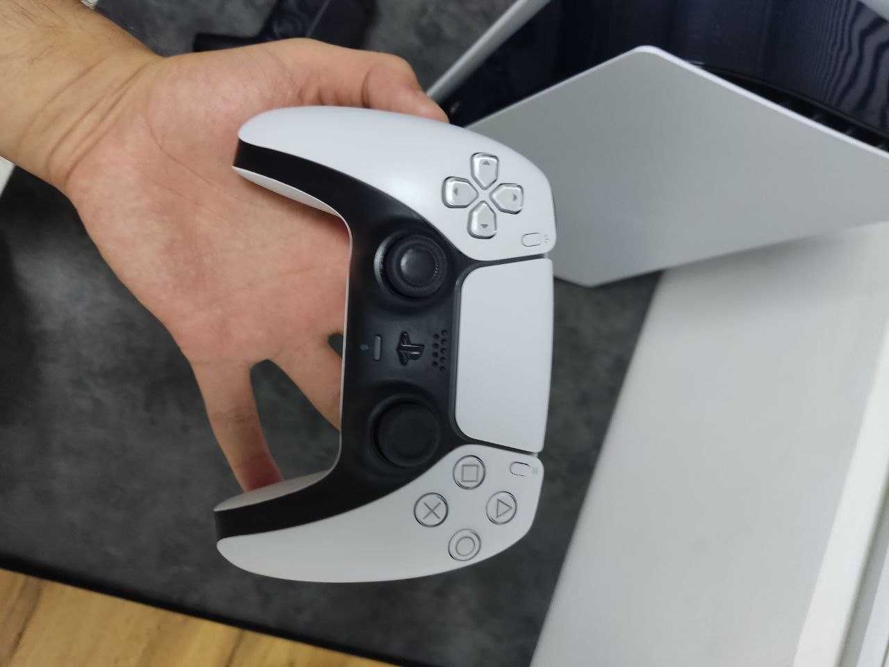 Продам Playstation 5 slim 1tb