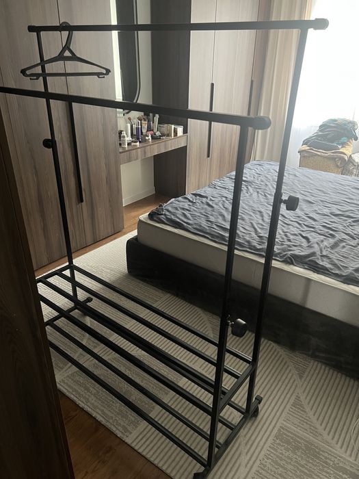 Продам вешалку для спальной комнаты