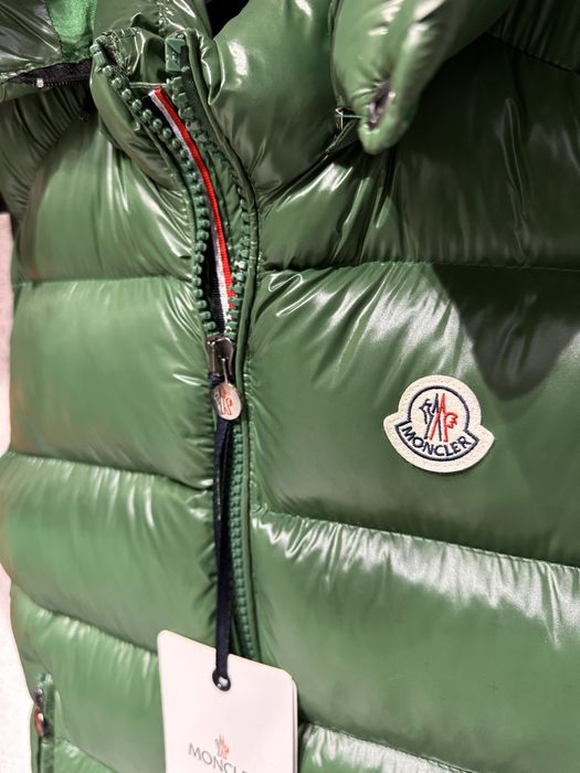 Vesta M.o.nc.l.e.r cu NFC