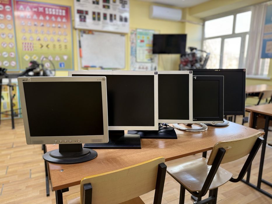 Продам мониторы, клавиатуры, системные блоки