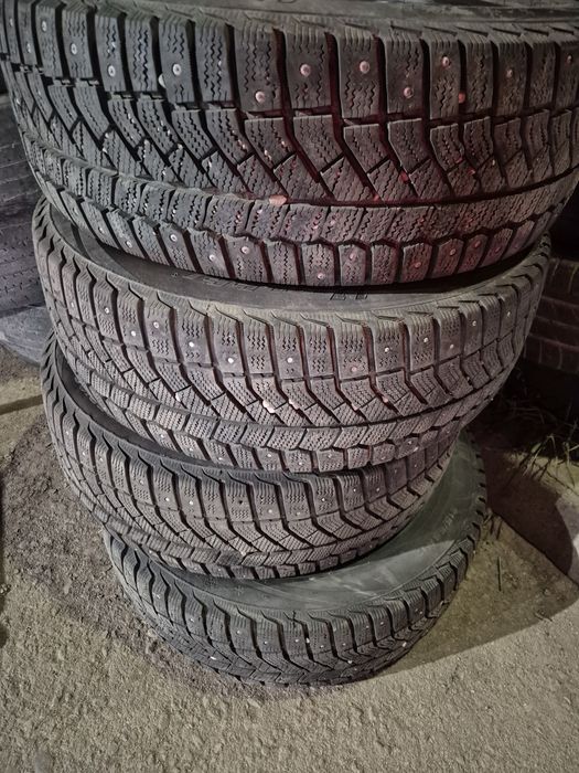 Комплект зимних шин 215/55/R17