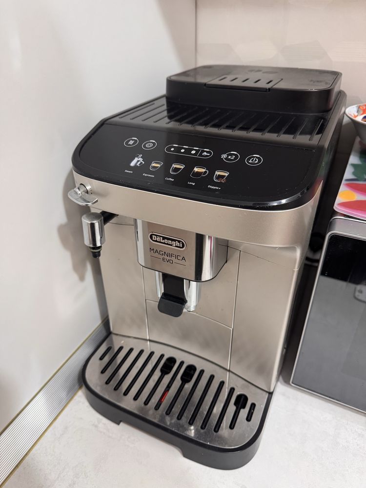 De Longhi Magnifica Evo expressor cafea automat.