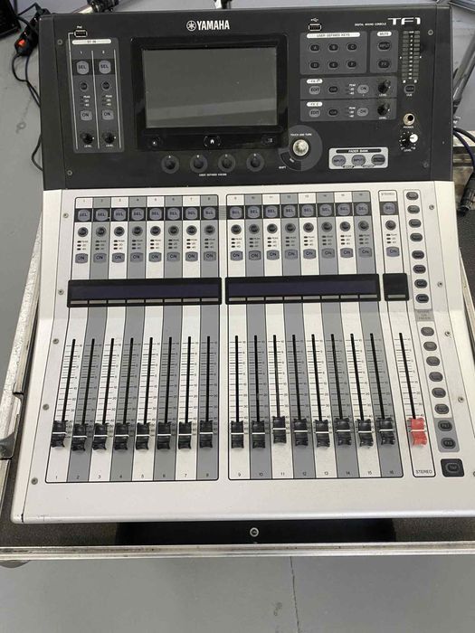 Продавам Yamaha TF1 + масивен кейс