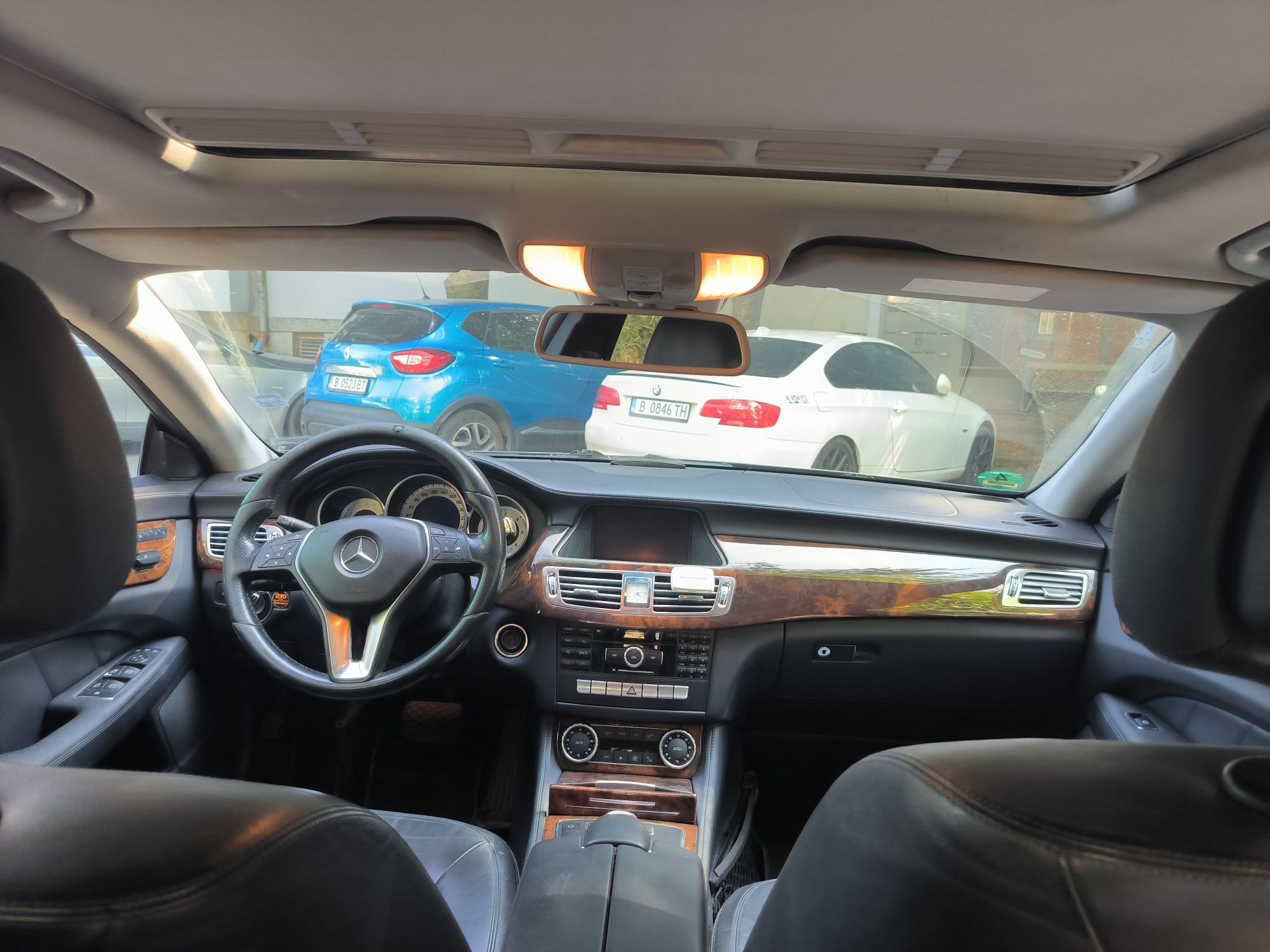 Mercedes CLS 2011 нови гуми, джанти, амортисьори и др.