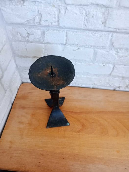 Стар свещник от ковано желязо