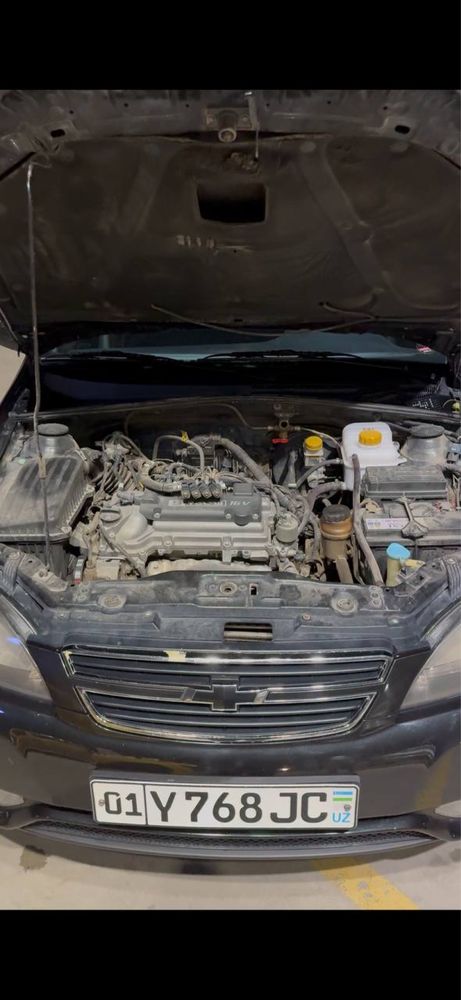 Qora jentra 2014 yil qora rang 252.000 yurgan 4 gaz p
