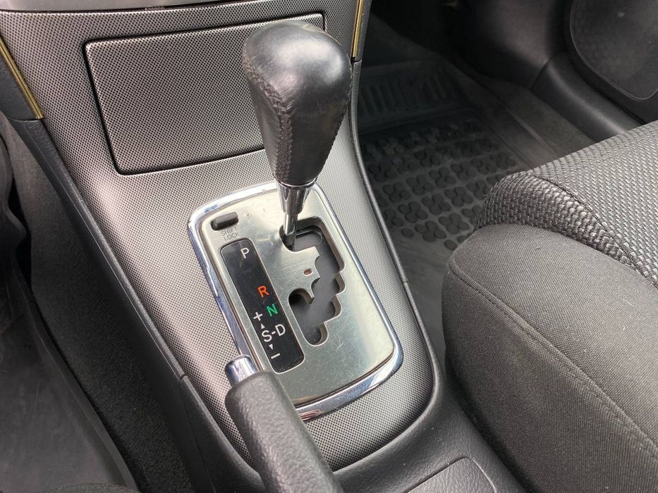 Toyota Avensis 1.8/газ/ автомат