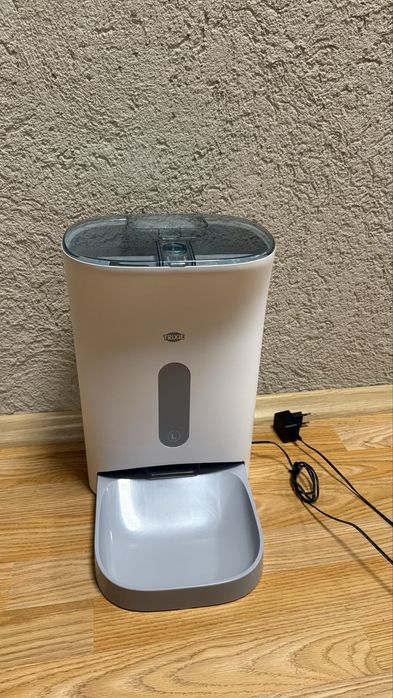 Хранилка за кучета и котки. Автоматична хранилка Trixie TX8