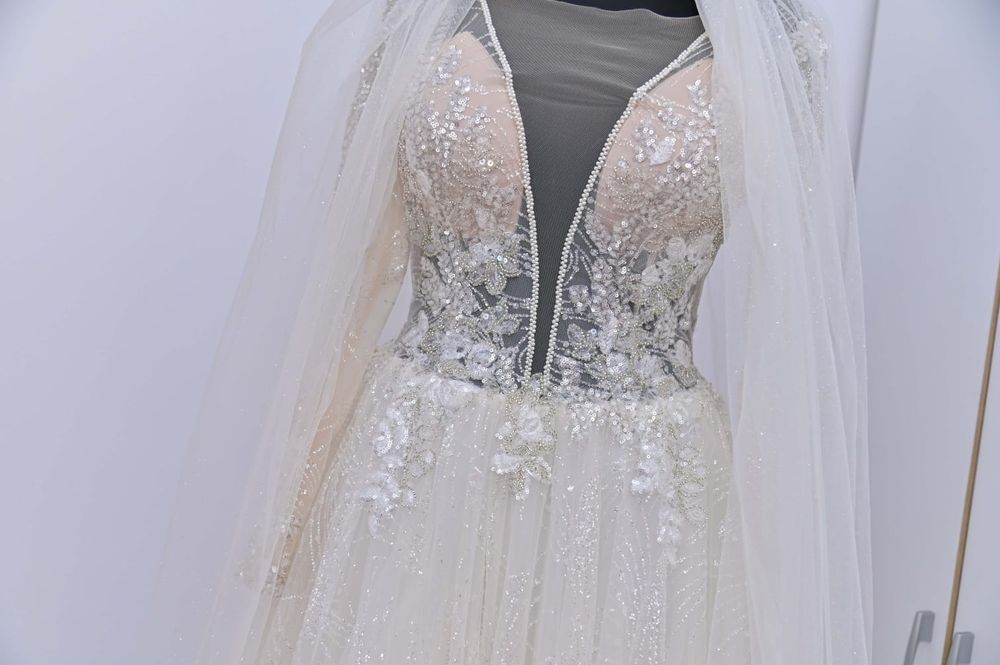 Rochie mireasa, pantofi, halat de mireasa