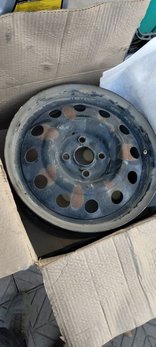 Продаю комплект железных дисков R15 — 4 шт