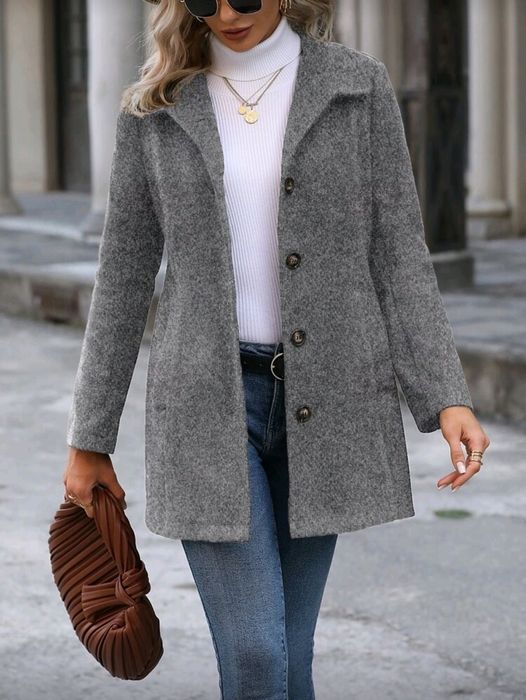 Елегантно дамско палто