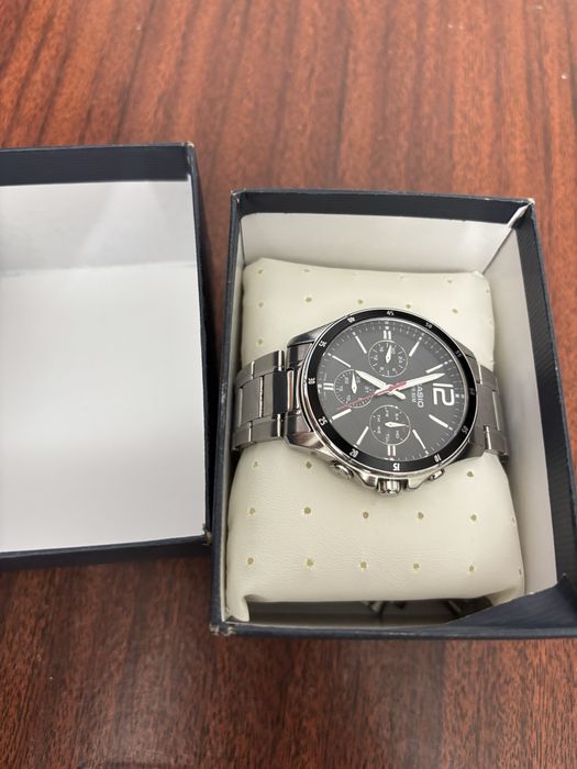 Часы CASIO  2013