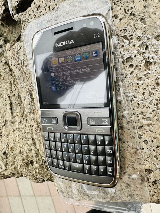 Nokia e72 aproape nou , model RM-530 , Made in Finland