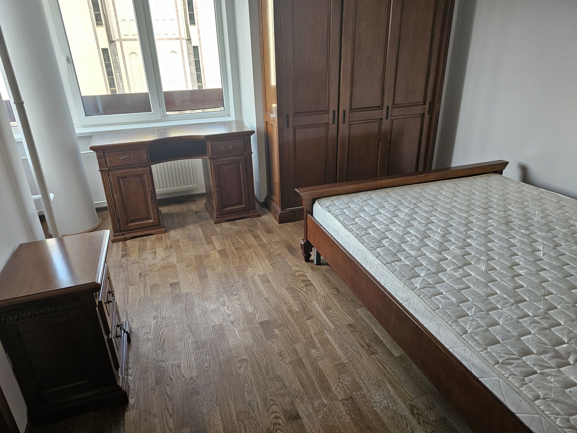 Apartament Oradea centru civic 4 camere etaj 1 boxa subsol