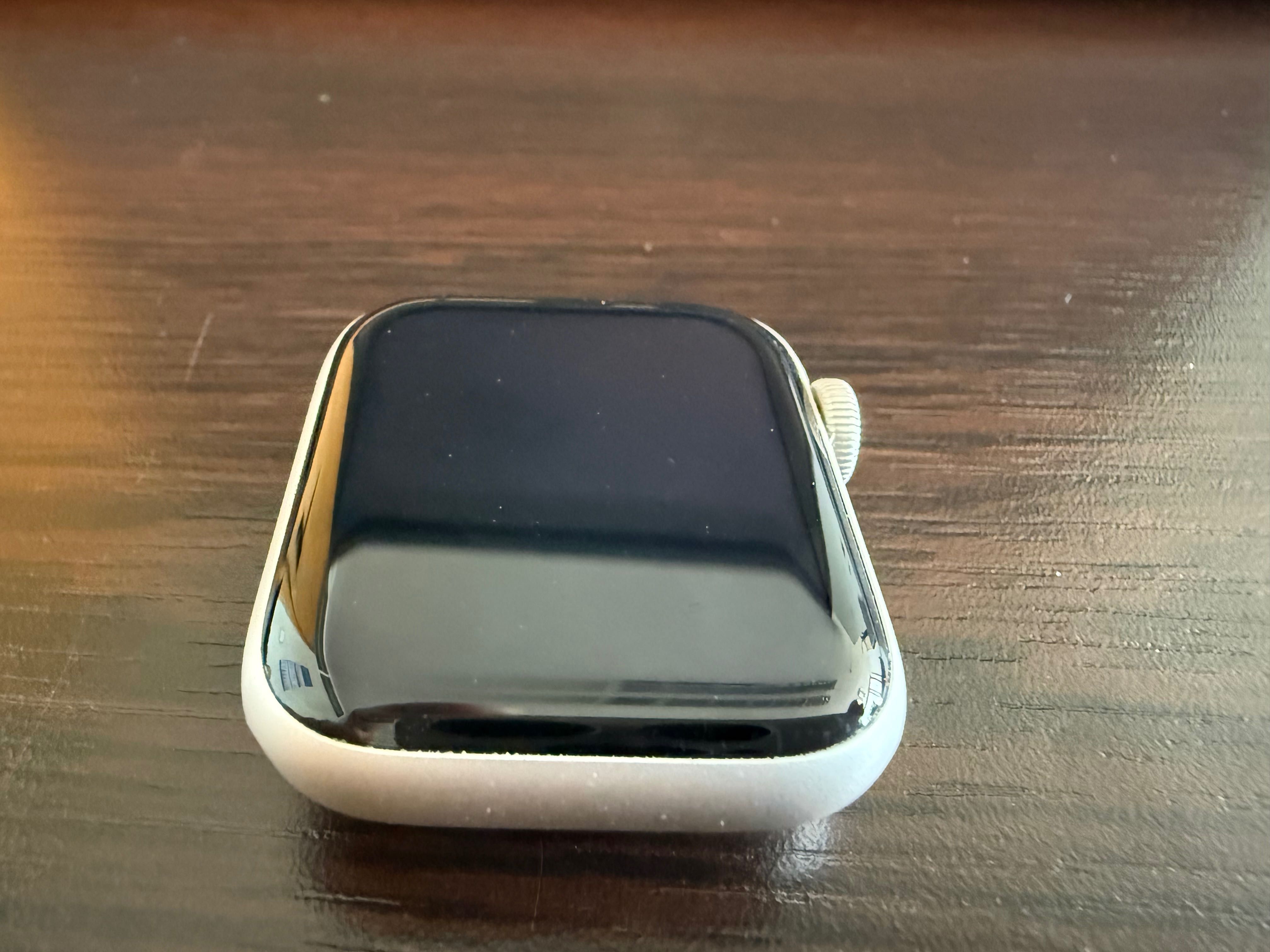 Apple Watch SE 2023 GPS Starlight 40mm батерия 100%