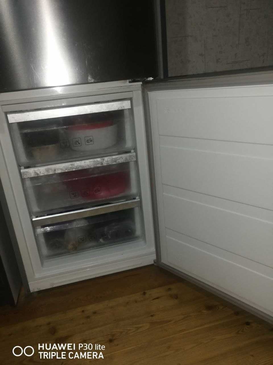 Холодилник Midea 2 камерный No forst состаяние отличное